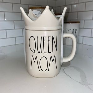 NWT RAE DUNN QUEEN MOM MUG WITH CROWN TOPPER